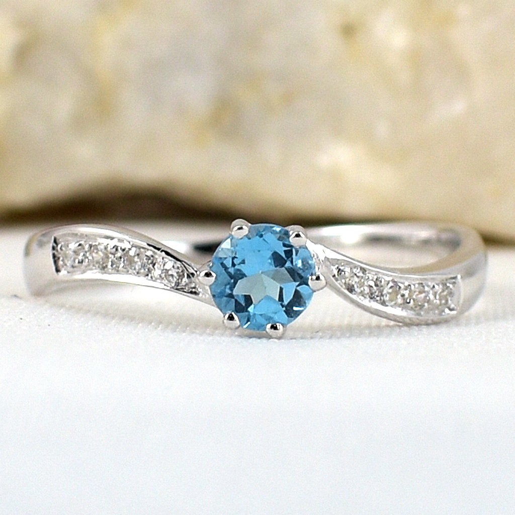 แหวนเงินแท้ราคาถูกชุบทองคำขาว สวิสบลูโทปาซแท้ 0.35 กะรัต เพชรCZ 0.056 กะรัต งานประณีตสวยงาม สั่งผลิตค่ะ