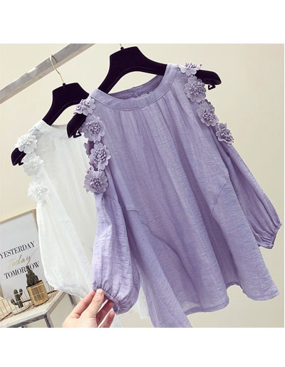 เสื้อแฟชั่นโชว์หัวไหล่ต่อผ้าลูกไม้มี2สี รหัส1903