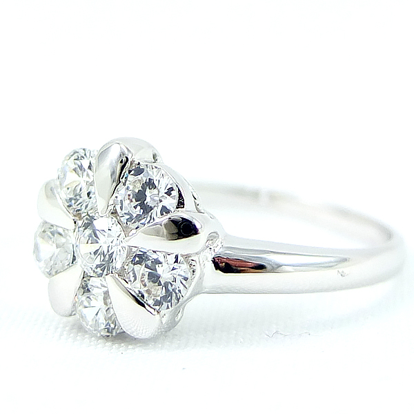 แหวนเงินแท้ราคาถูกชุบทองคำขาว เพชรCZแท้ 0.60 กะรัต งานประณีตสวยงาม สั่งผลิตค่ะ