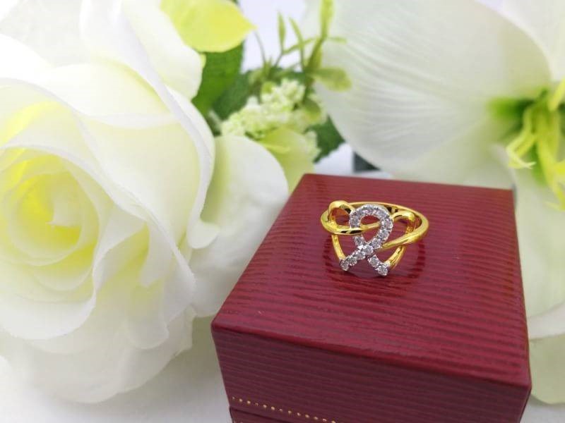 สั่งผลิตเพชรเบลเยี่ยมคัท แหวนแต่งงาน แหวนหมั้น ใส่เที่ยว ออกงาน แหวนทองคำ 18K เพชรแท้ 0.27 กะรัต 3.08 กรัม น้ำ 99 ราคาถูกมาก มีใบรับประกันค่ะ