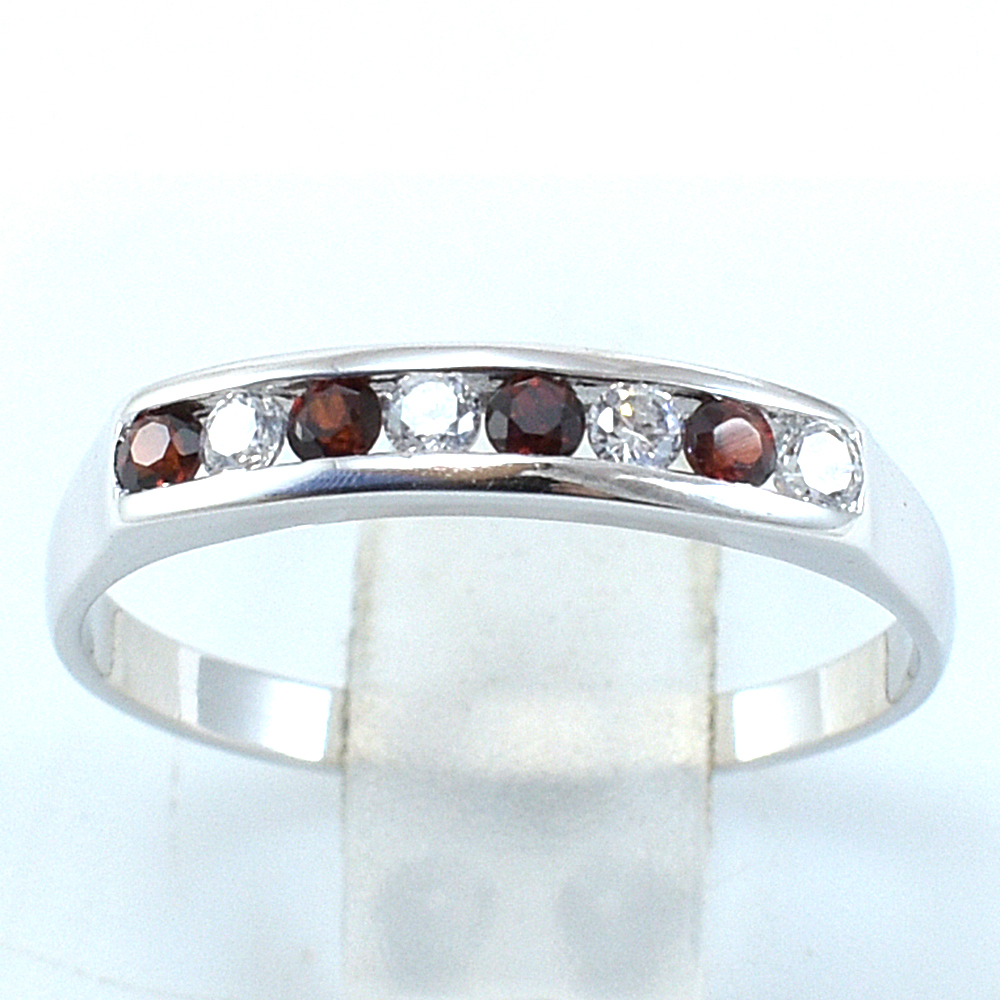 แหวนเงินแท้ราคาถูกชุบทองคำขาว พลอยแท้โกเมน 0.24 กะรัต เพชรCZ 0.12 กะรัต งานประณีตสวยงาม สั่งผลิตค่ะ