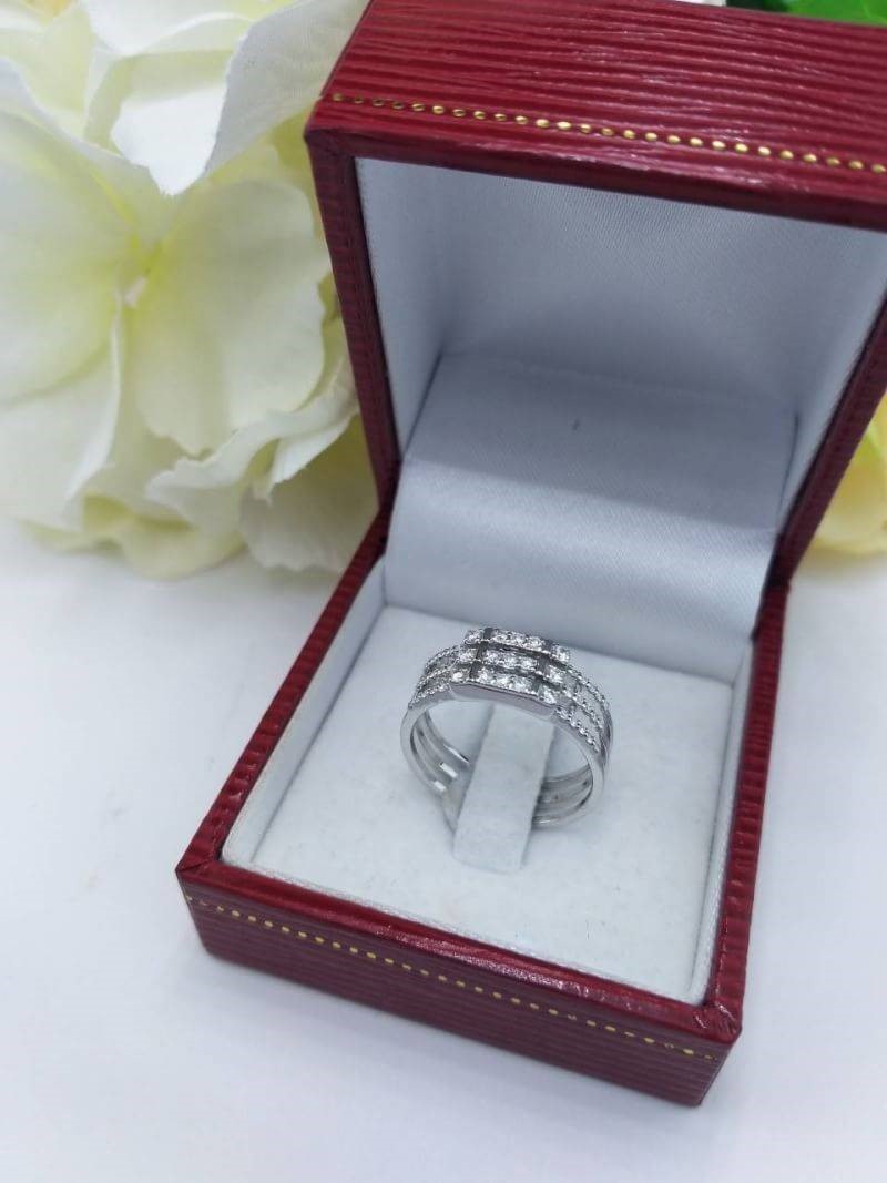 สั่งผลิตเพชรเบลเยี่ยมคัท แหวนแต่งงาน แหวนหมั้น ใส่เที่ยว ออกงาน แหวนทองขาว 18K เพชรแท้ 0.29 กะรัต 0.47 กรัม น้ำ 99 ราคาถูกมาก มีใบรับประกันค่ะ