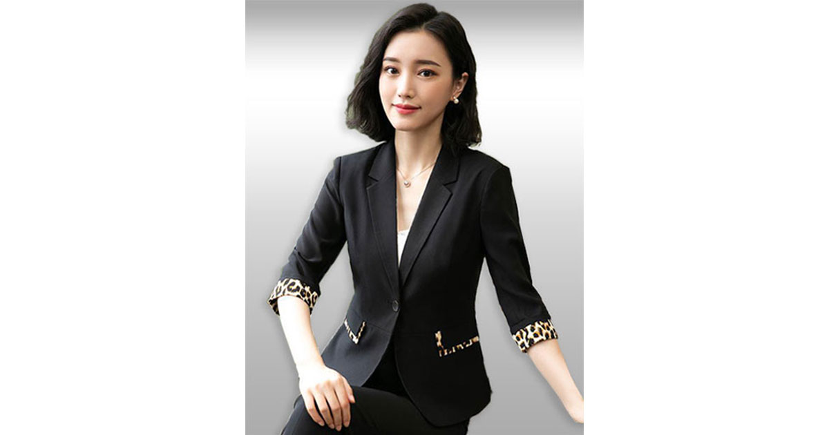 เสื้อสูทแฟชั่นสีดำสไตล์เรียบหรูปลายแขนแต่งลายเสือ 5ไซส รหัส 2144