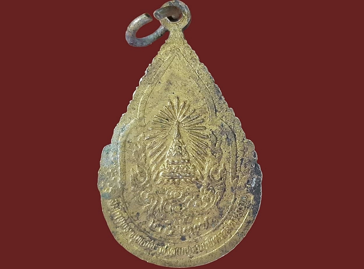 เหรียญ พระพุทธชินราช วัดเบญจมบพิตรดุสิตวนาราม กรุงเทพมหานคร งานสมโภช ปี ๒๕๒๗ เนื้อทองแดงกะหลั่ยทอง