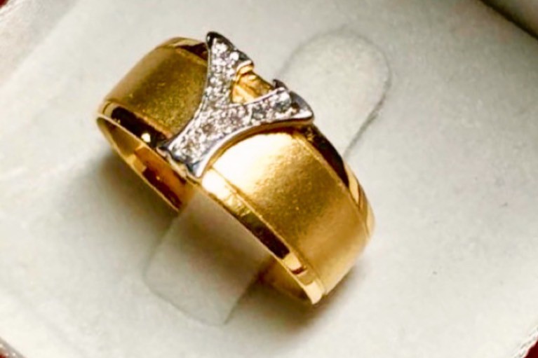 พร้อมส่งและสั่งผลิตแหวนเพชรตัวอักษรA-Z แหวนแต่งงาน แหวนหมั้น ใส่เที่ยว ออกงาน แหวนทองคำ 18K เพชรกุหลาบแท้ 0.07 กะรัต 14 เม็ด ราคาถูกมาก ส่งฟรี