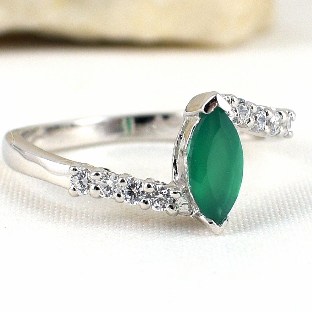 แหวนเงินแท้ราคาถูกชุบทองคำขาว พลอยแท้กรีนอะเกท 0.75 กะรัต เพชรCZ 0.24 กะรัต งานประณีตสวยงาม สั่งผลิตค่ะ