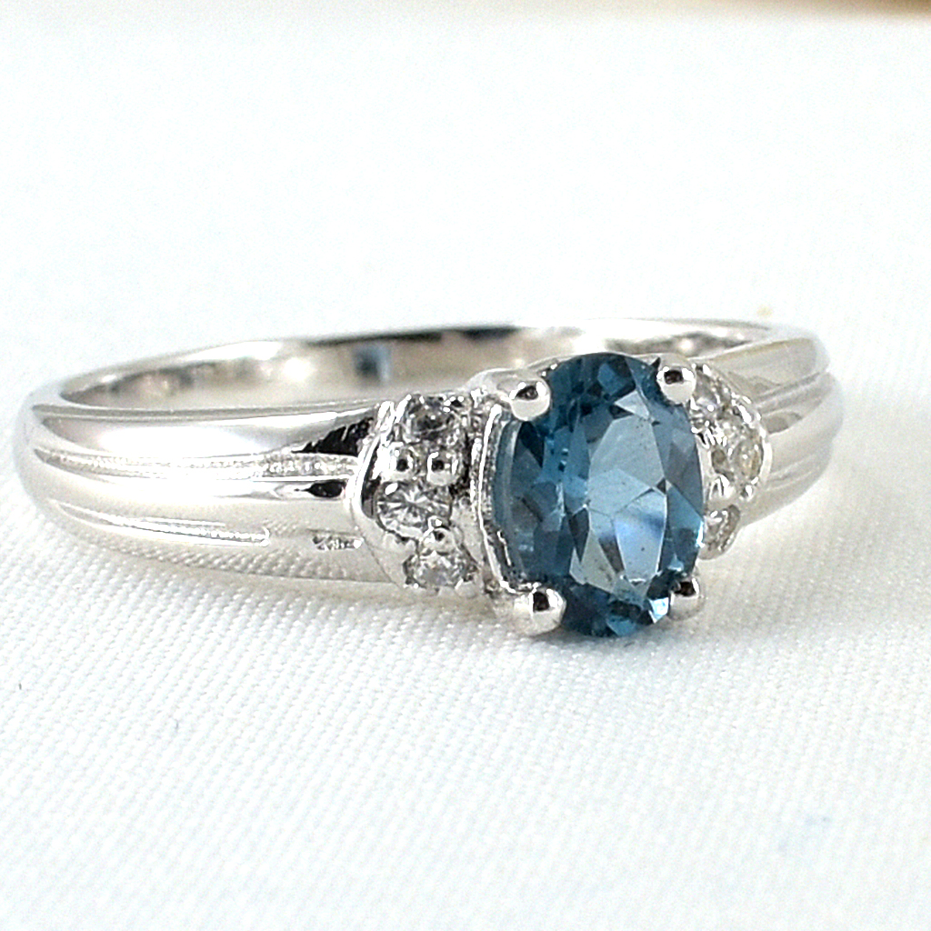 แหวนเงินแท้ราคาถูกชุบทองคำขาว ลอนดอนบลูโทปาซแท้ 0.95 กะรัต เพชรCZ 0.11 กะรัต งานประณีตสวยงาม สั่งผลิตค่ะ