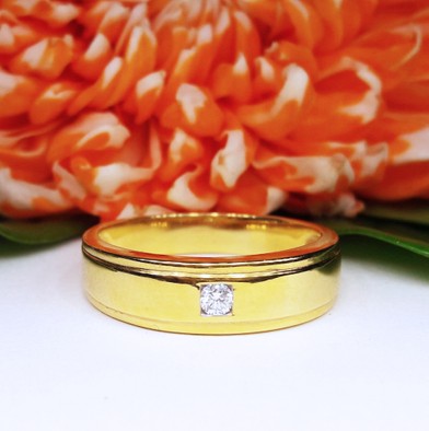 สั่งผลิตเพชรเบลเยี่ยมคัท แหวนแต่งงาน แหวนหมั้น ใส่เที่ยว ออกงาน แหวนทองคำ 18K เพชรแท้ 0.06 กะรัต 6.39 กรัม น้ำ 99 ราคาถูกมาก มีใบรับประกันค่ะ