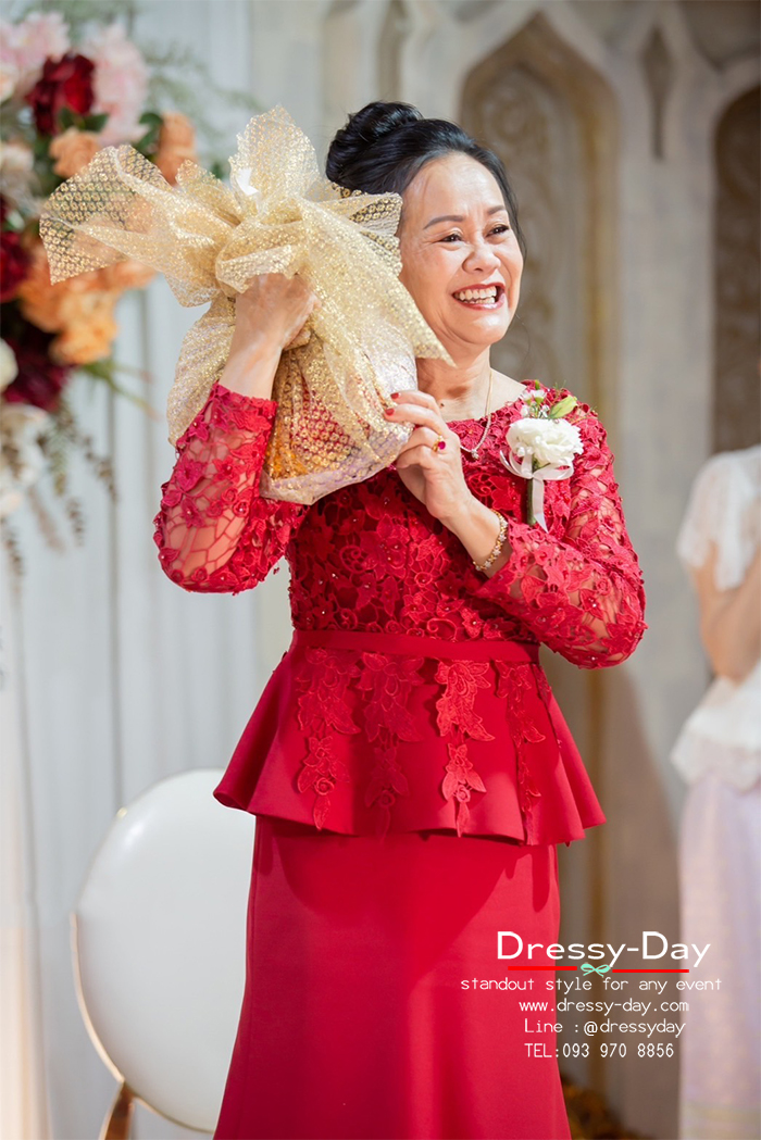 ชุดราตรีแม่เจ้าสาว