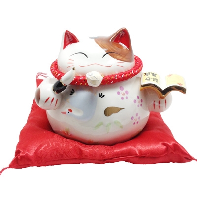 แมวกวักเซรามิคWH17 ถือหนังสือ