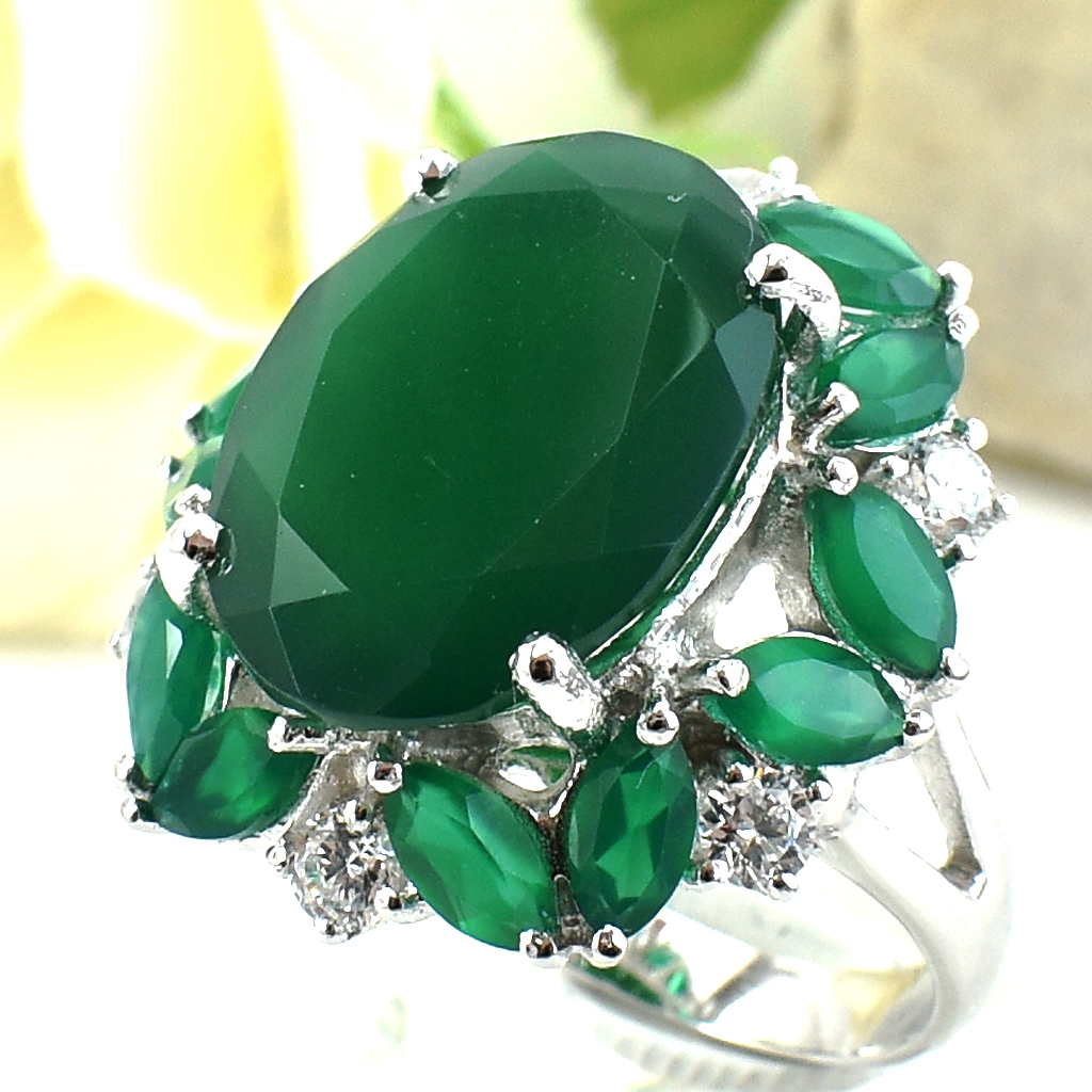 แหวนเงินแท้ราคาถูกชุบทองคำขาว พลอยแท้กรีนอะเกทเม็ดกลาง 13.25 กะรัต พลอยแท้กรีนอะเกทเม็ดข้าง 3.0 กะรัต เพชรCZ 0.30 กะรัต งานประณีตสวยงาม สั่งผลิตค่ะ