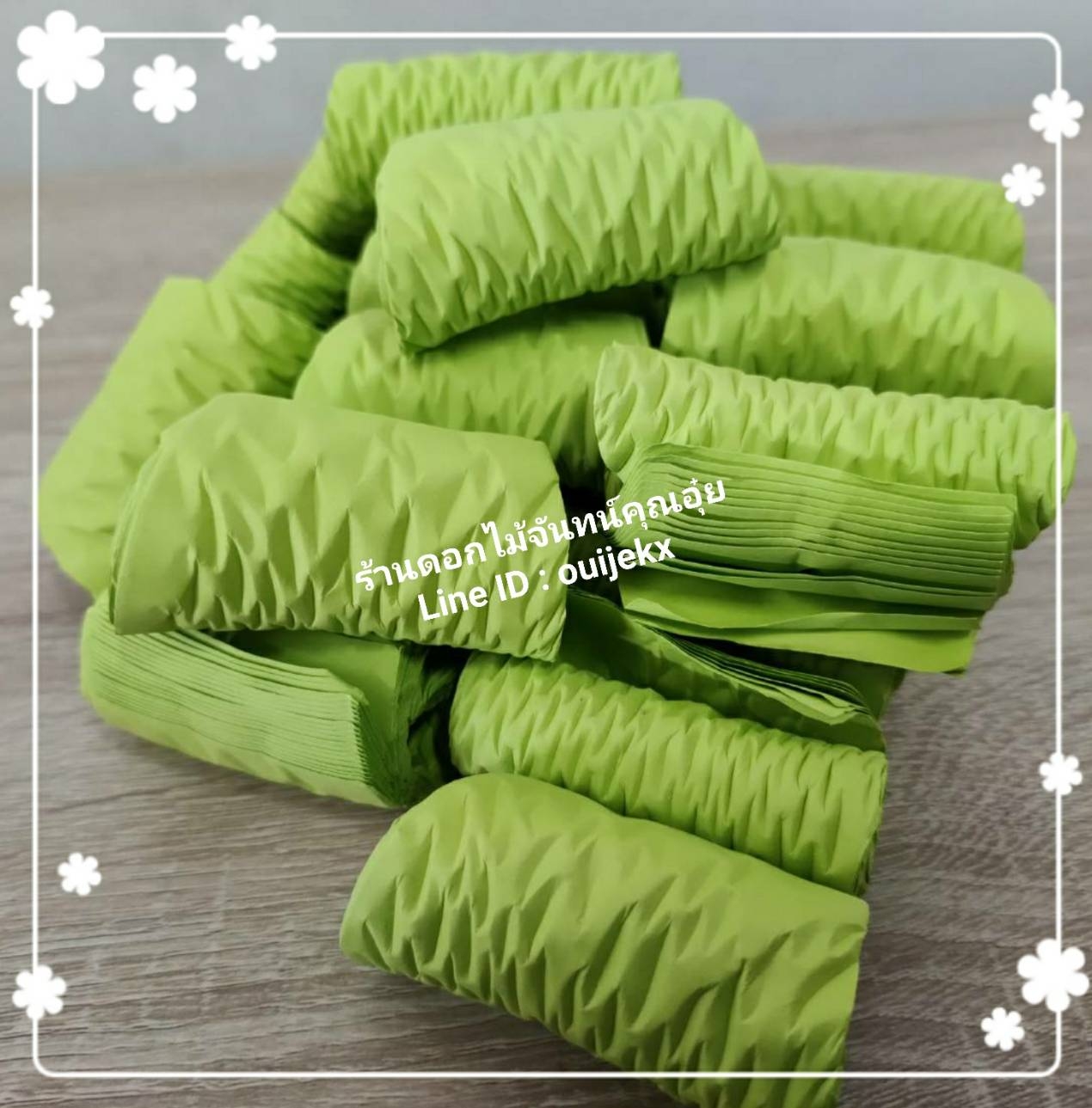 กลีบอัดดอกไม้จันทน์ สีเขียวตองสะท้อน