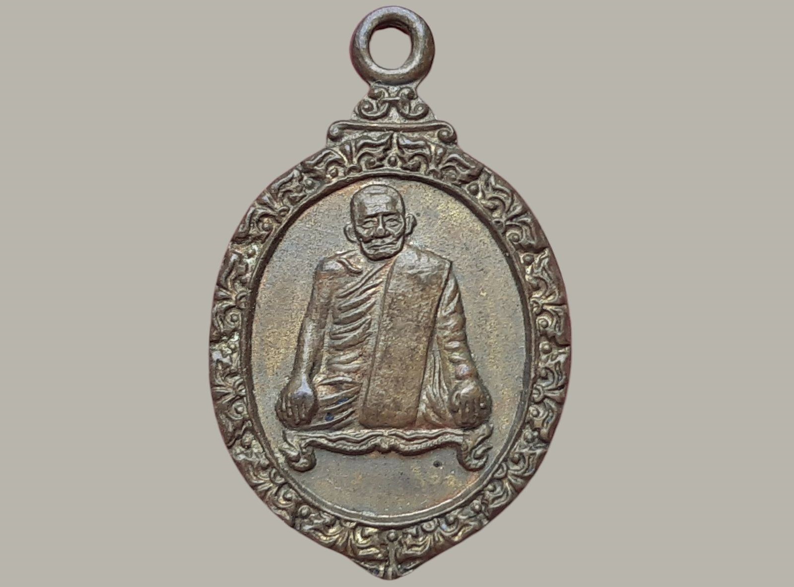 เหรียญ หลวงปู่แหวน สุจิณฺโณ วัดดอยแม่ปั๋ง จ.เชียงใหม่ พิมพ์เล็ก เนื้อฝาบาตร