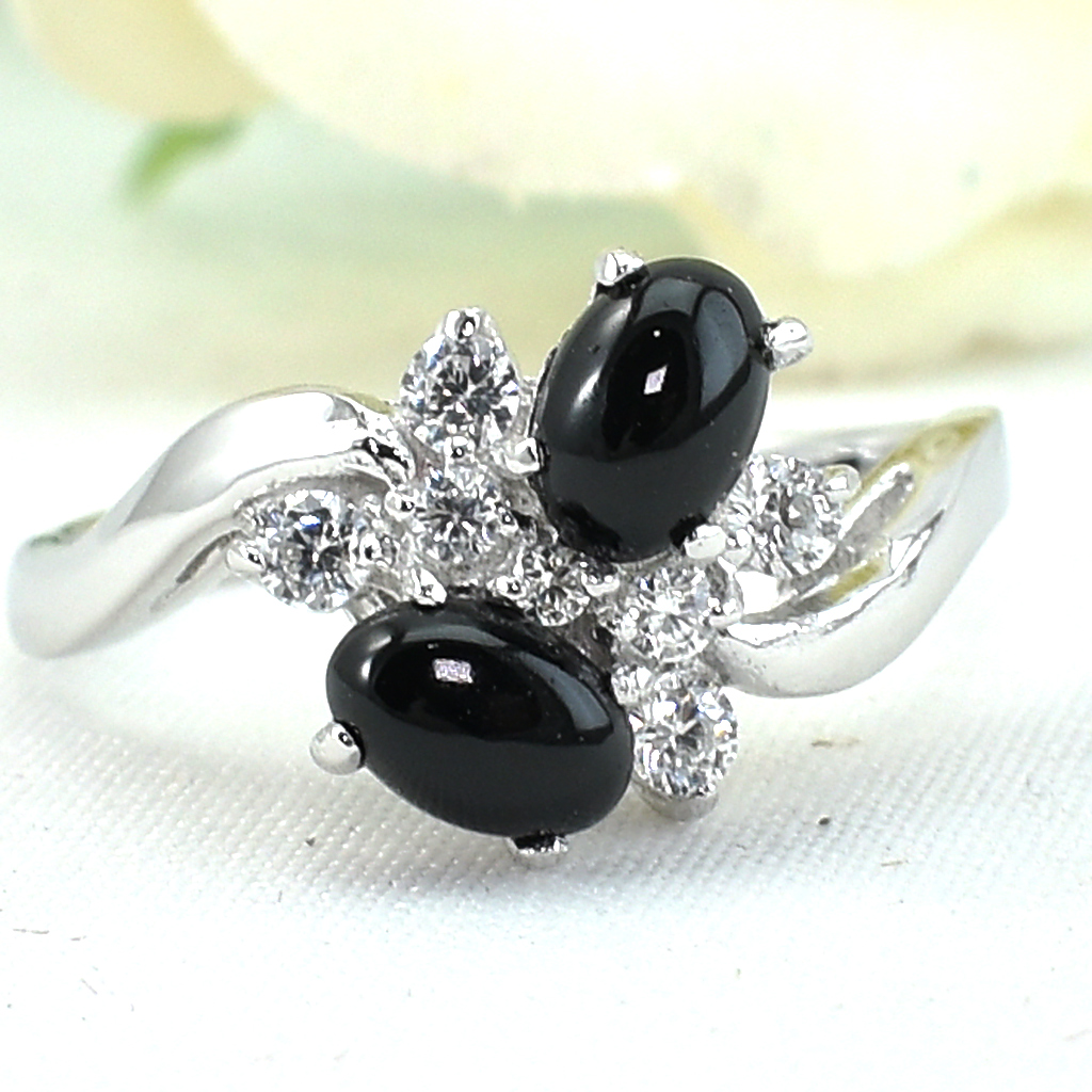 แหวนเงินแท้ราคาถูกชุบทองคำขาว นิลแท้ 1.40 กะรัต เพชรCZ 0.28 กะรัต งานประณีตสวยงาม สั่งผลิตค่ะ