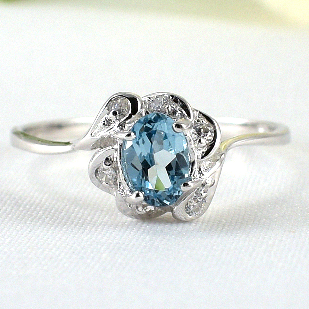 แหวนเงินแท้ราคาถูกชุบทองคำขาว สวิสบลูโทปาซแท้ 0.65 กะรัต เพชรCZ 0.09 กะรัต งานประณีตสวยงาม สั่งผลิตค่ะ