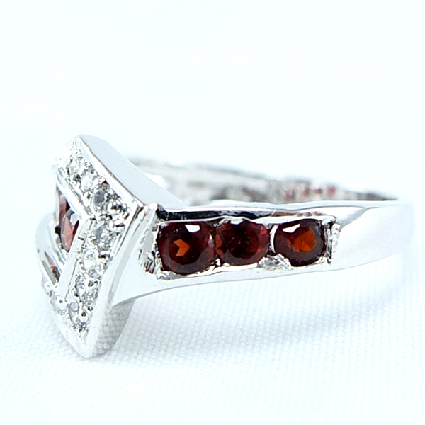 แหวนเงินแท้ราคาถูกชุบทองคำขาว พลอยแท้โกเมน 0.42 กะรัต เพชรCZ 0.78 กะรัต งานประณีตสวยงาม สั่งผลิตค่ะ