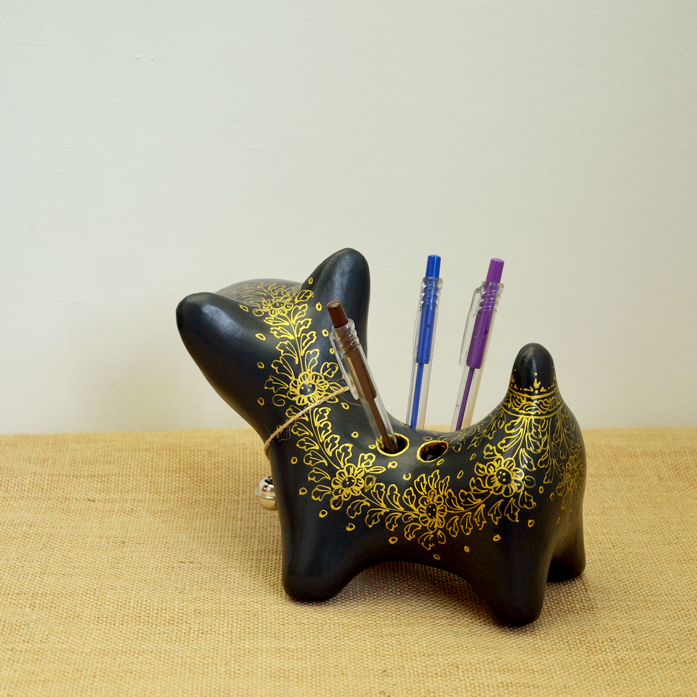 น้องหมาเสียบปากกา ดำเส้นทอง