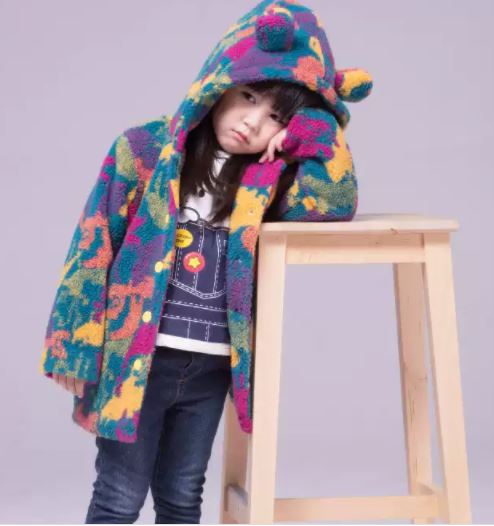 เสื้อกันหนาวแบบคลุมตัวยาวหลากสี มีฮูด