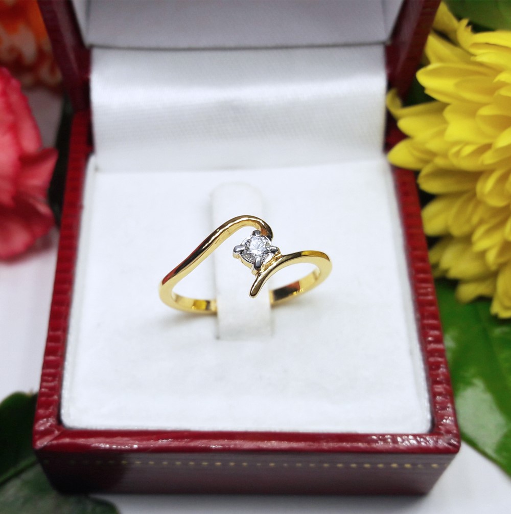 สั่งผลิตเพชรเบลเยี่ยมคัท แหวนแต่งงาน แหวนหมั้น ใส่เที่ยว ออกงาน แหวนทองคำ 18K เพชรแท้ 0.09 กะรัต 2.46 กรัม น้ำ 99 ราคาถูกมาก มีใบรับประกันค่ะ