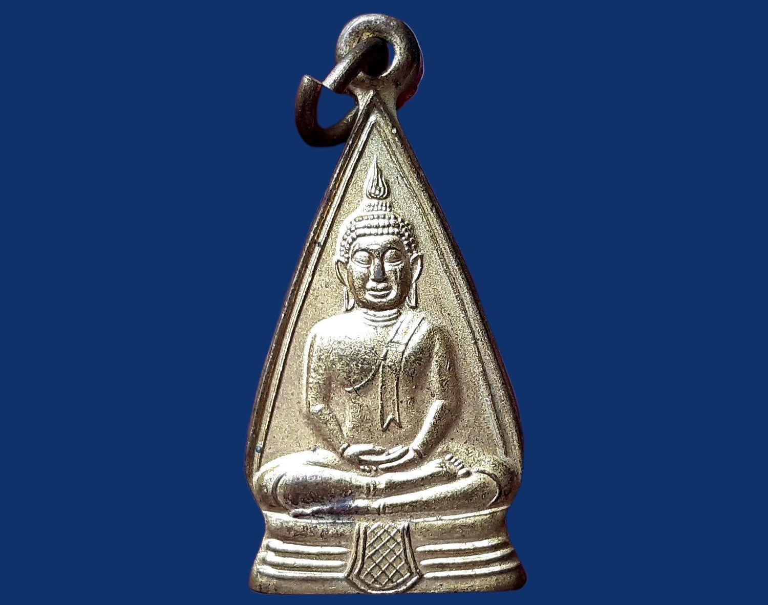 เหรียญปั๊ม พระพุทธ 2 หน้า วัดกลาง จ.อยุธยา ที่ระลึกยกช่อฟ้าหอสวดมนต์ พิมพ์ 2 หน้า เนื้อกะหลั่ยทอง สวยมาก