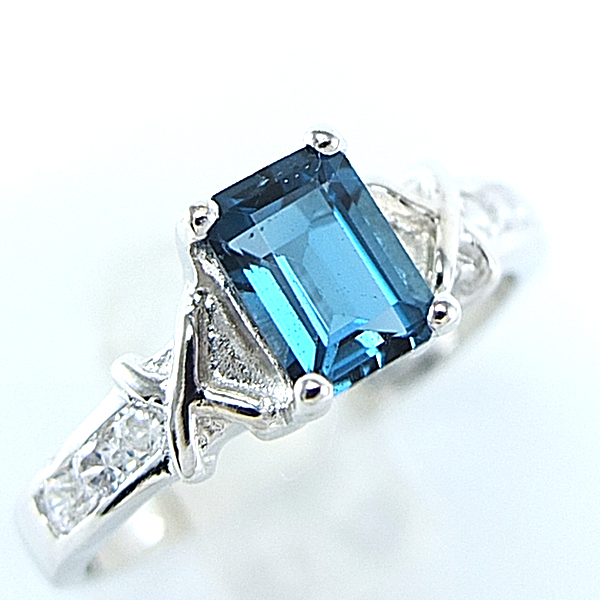 แหวนเงินแท้ราคาถูกชุบทองคำขาว ลอนดอนบลูโทปาซแท้ 1.25 กะรัต เพชรCZ 0.18 กะรัต งานประณีตสวยงาม สั่งผลิตค่ะ