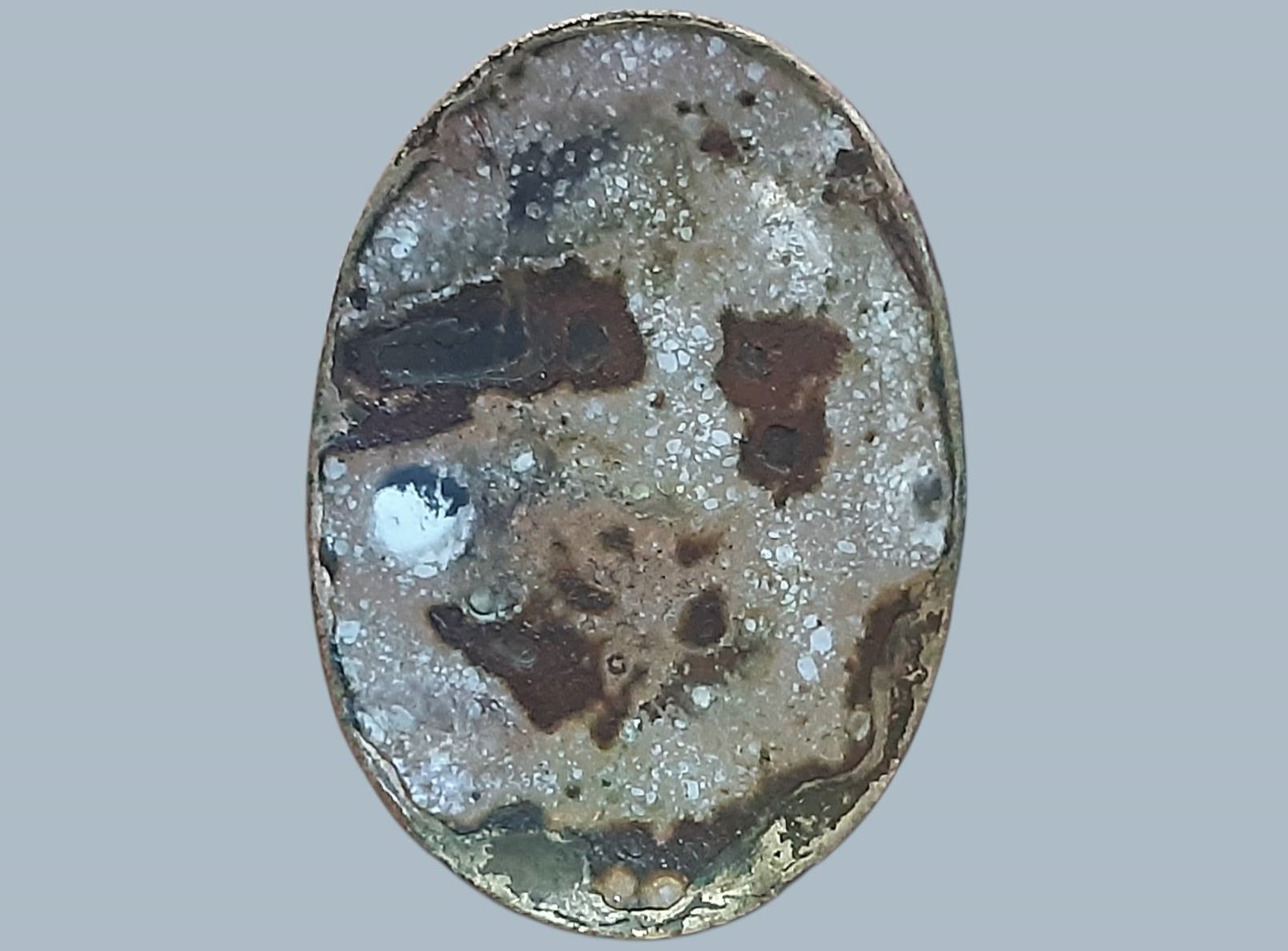 ล็อกเก็ต รัชกาลที่ 5 กระเบื้องเขียนสี ไม่มีกระเทาะ สมบูรณ์ ขนาดกลาง กว้าง 2 cm สูง 2.8 cm