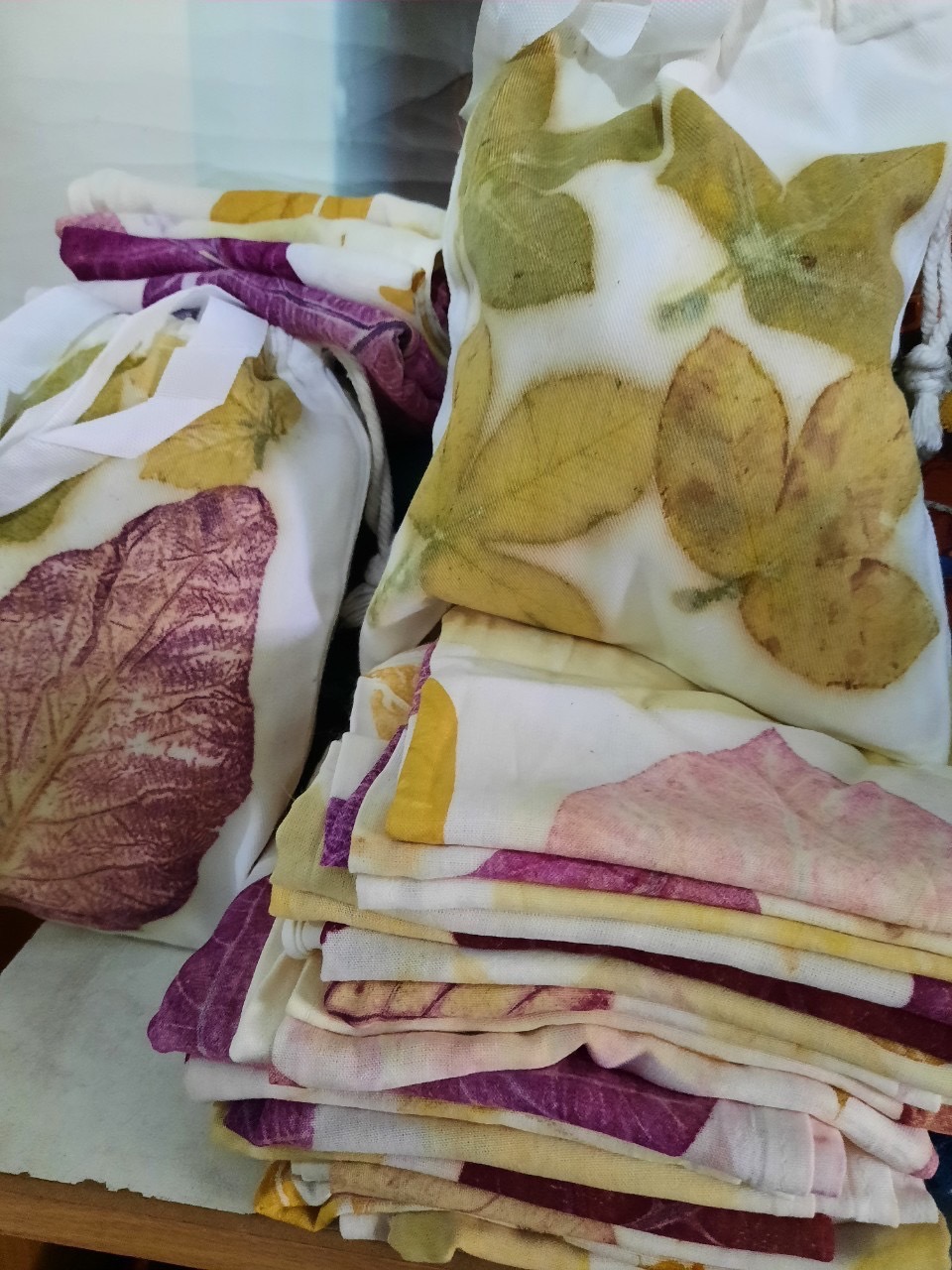 SIVAREE fabric printed with leaves