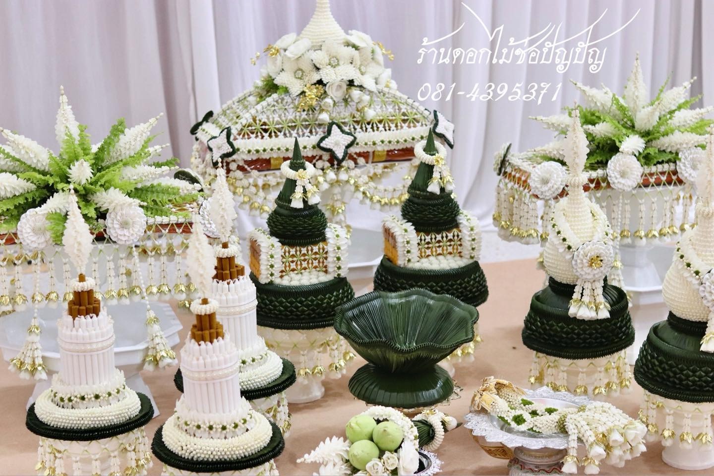 เครื่องบวชดอกไม้สดสีขาว