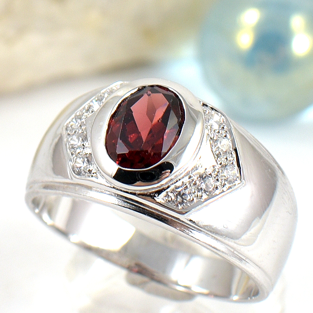 แหวนเงินแท้ราคาถูกชุบทองคำขาว พลอยแท้โกเมน 1.65 กะรัต เพชรCZ 0.30 กะรัต งานประณีตสวยงาม สั่งผลิตค่ะ