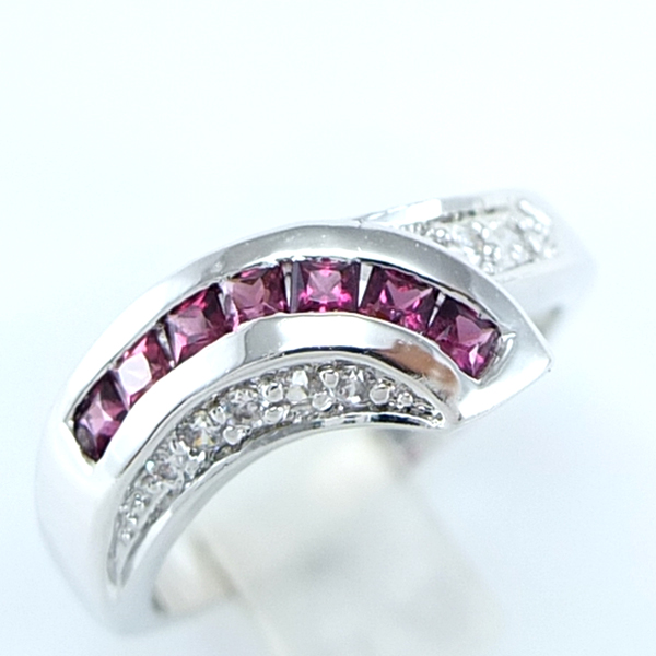 แหวนเงินแท้ราคาถูกชุบทองคำขาว พลอยแท้โรโดไลท์การ์เน็ต 0.525 กะรัต เพชรCZ 0.05 กะรัต งานประณีตสวยงาม สั่งผลิตค่ะ