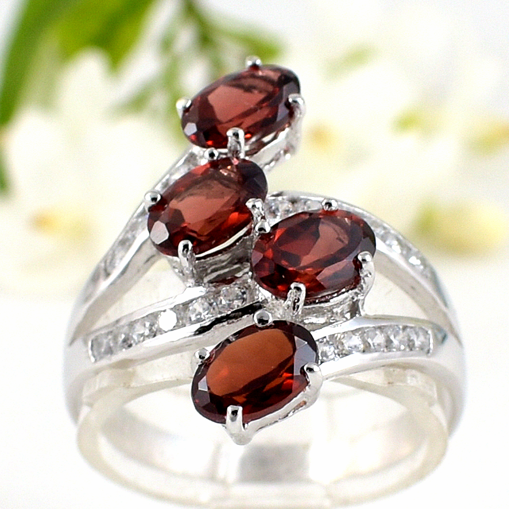 แหวนเงินแท้ราคาถูกชุบทองคำขาว พลอยแท้โกเมน 2.40 กะรัต เพชรCZ 0.33 กะรัต งานประณีตสวยงาม สั่งผลิตค่ะ