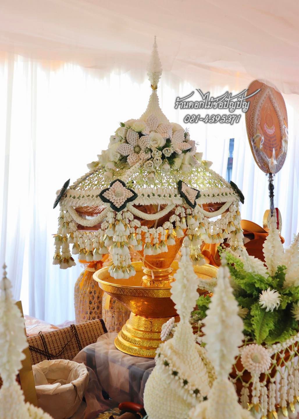 เครื่องบวชดอกไม้สด สีขาวขั้วทอง