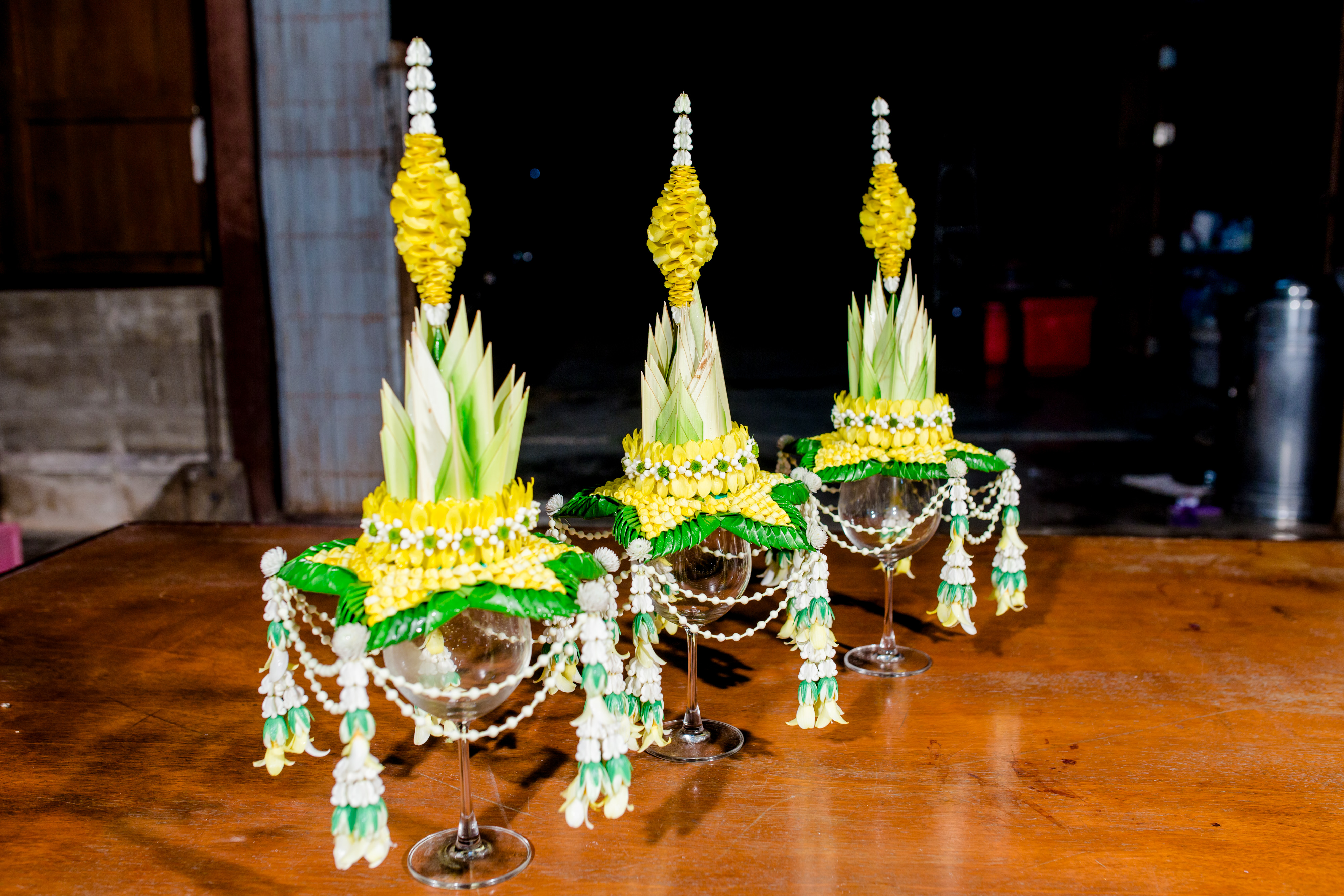 ที่คลุมผ้าไตรดอกไม้สด สีเหลือง (ส่งงานสวนวิชัย หนองแขม กทม 22เมษายน60)