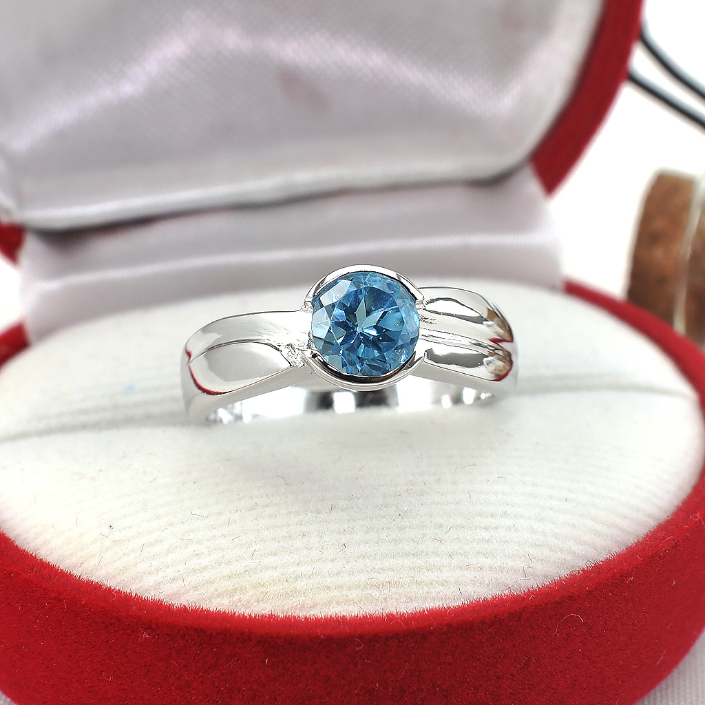 แหวนเงินแท้ราคาถูกชุบทองคำขาว สวิสบลูโทปาซแท้ 1.35 กะรัต งานประณีตสวยงาม สั่งผลิตค่ะ