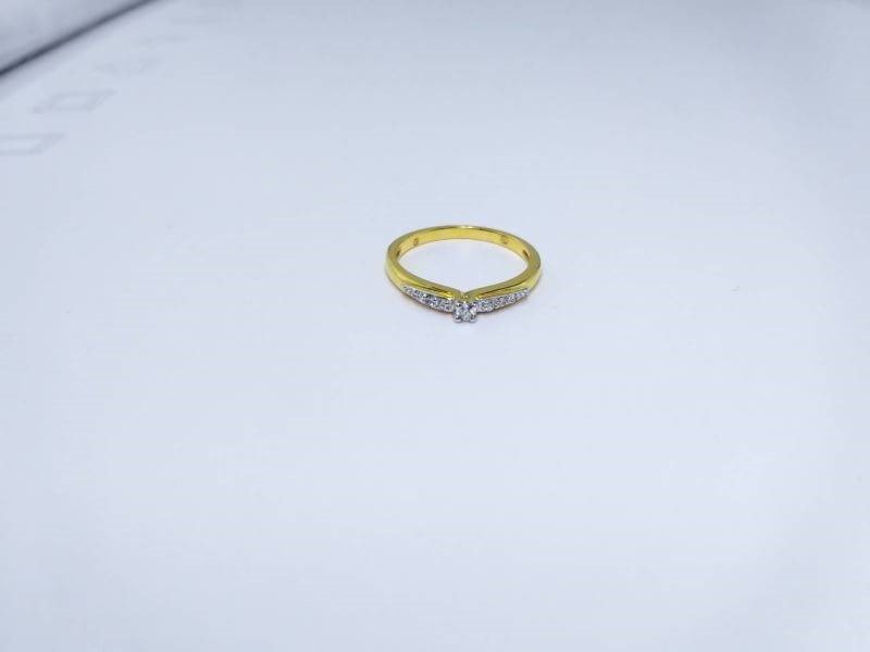 สั่งผลิตเพชรเบลเยี่ยมคัท แหวนแต่งงาน แหวนหมั้น ใส่เที่ยว ออกงาน แหวนทองคำ 18K เพชรแท้ 0.13 กะรัต 2.44 กรัม น้ำ 99 ราคาถูกมาก มีใบรับประกันค่ะ