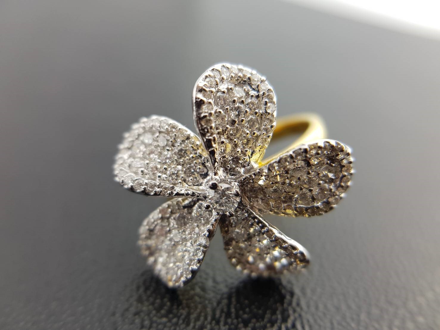 สั่งผลิตเพชรเบลเยี่ยมคัท แหวนแต่งงาน แหวนหมั้น ใส่เที่ยว ออกงาน แหวนทองคำ 18K เพชรแท้ 1.16 กะรัต 7.37 กรัม น้ำ 99 ราคาถูกมาก มีใบรับประกันค่ะ