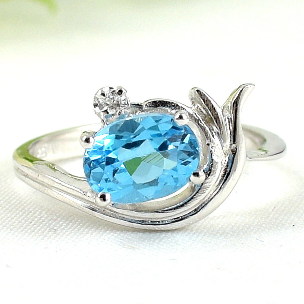 แหวนเงินแท้ราคาถูกชุบทองคำขาว สวิสบลูโทปาซแท้ 1.85 กะรัต เพชรCZ 0.04 กะรัต งานประณีตสวยงาม สั่งผลิตค่ะ