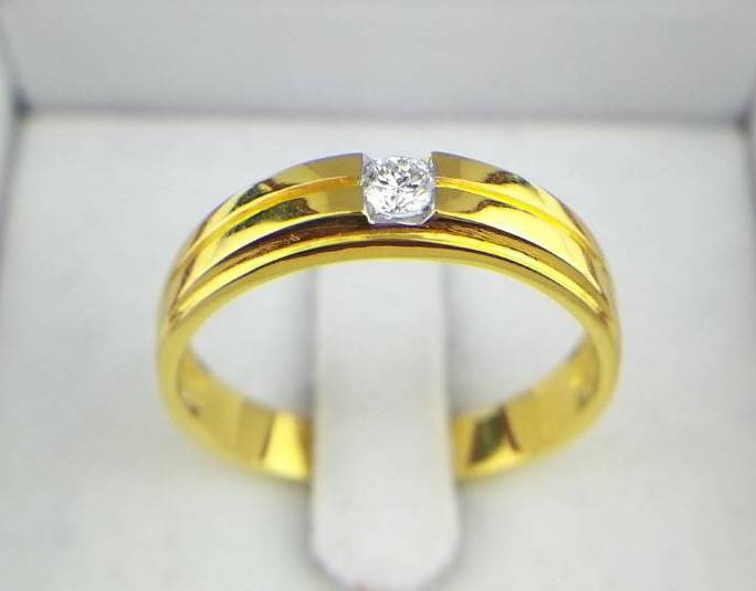 สั่งผลิตเพชรเบลเยี่ยมคัท แหวนแต่งงาน แหวนหมั้น ใส่เที่ยว ออกงาน แหวนทองคำ 18K เพชรแท้ 0.11 กะรัต 3.80 กรัม น้ำ 99 ราคาถูกมาก มีใบรับประกันค่ะ