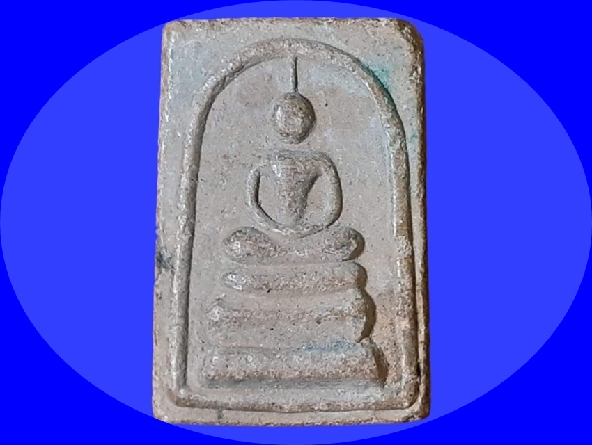 สมเด็จ วัดป่าภูธรพิทักษ์ สกลนคร หลังรูปเหมือน หลวงปู่มั่น เนื้อดิน พิมพ์ฐาน 3 ชั้น