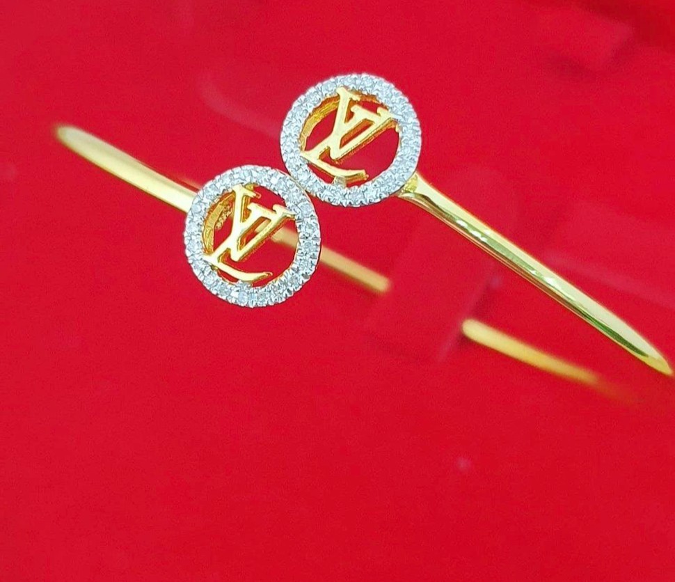 พร้อมส่งและสั่งผลิตกำไลทองเพชรแท้ทรงแบรนด์ทุกแบบ แต่งงาน หมั้น ใส่เที่ยว ออกงาน ทองคำ 9K เพชรกุหลาบแท้ 0.16 กะรัต 40 เม็ด ราคาถูกมาก ส่งฟรี