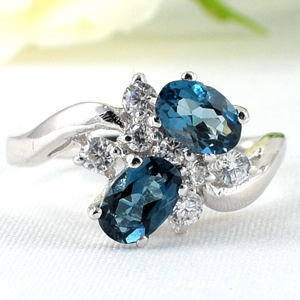 แหวนเงินแท้ราคาถูกชุบทองคำขาว ลอนดอนบลูโทปาซแท้ 1.10 กะรัต เพชรCZ 0.235 กะรัต งานประณีตสวยงาม สั่งผลิตค่ะ