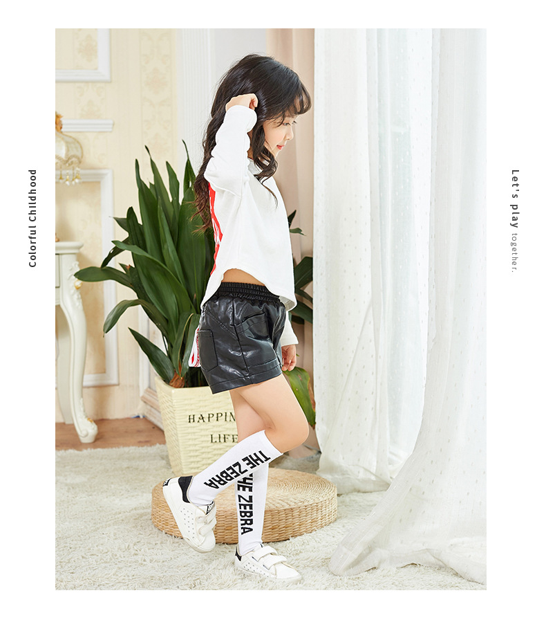 สินค้าพร้อมส่ง ถุงเท้า แบบยาว ถุงเท้าฮิปฮอป ลายอักษรข้าง