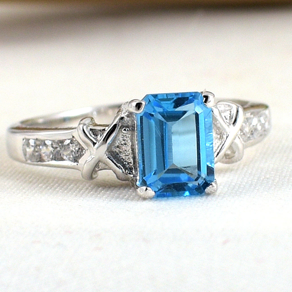 แหวนเงินแท้ราคาถูกชุบทองคำขาว สวิสบลูโทปาซแท้ 1.25 กะรัต เพชรCZ 0.18 กะรัต งานประณีตสวยงาม สั่งผลิตค่ะ