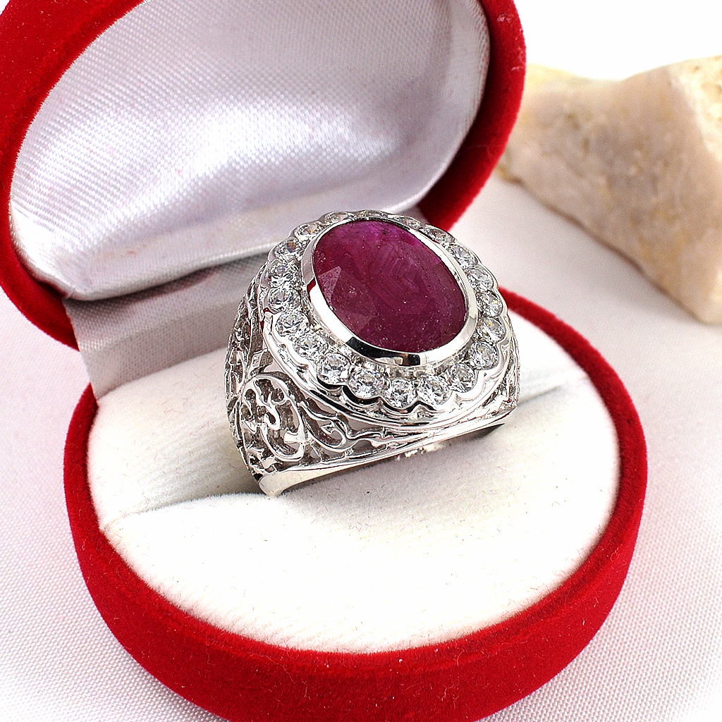 แหวนเงินแท้ราคาถูกชุบทองคำขาว พลอยแท้ทับทิม 12.50 กะรัต เพชรCZ 2.0 กะรัต งานประณีตสวยงาม สั่งผลิตค่ะ