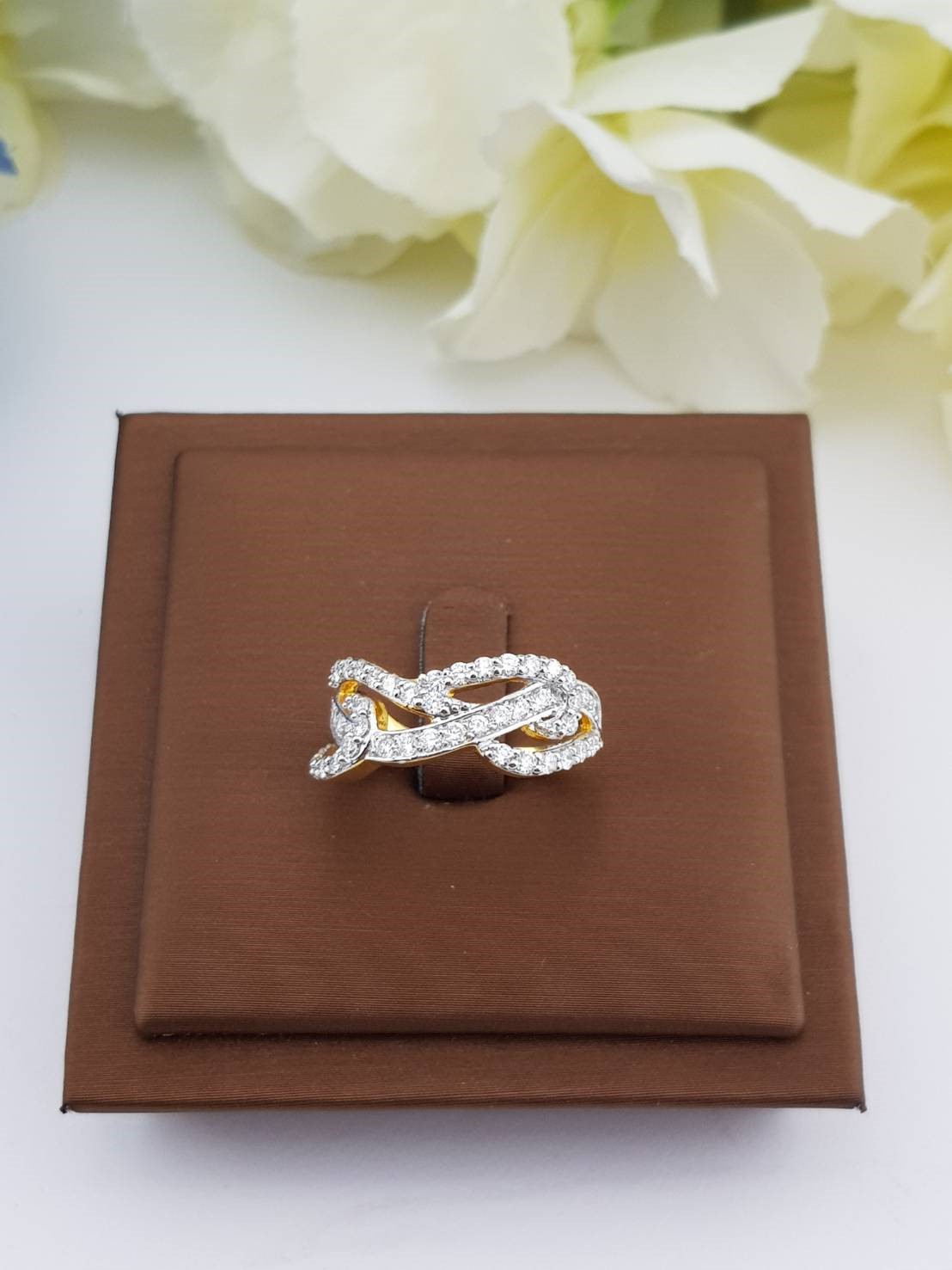 สั่งผลิตเพชรเบลเยี่ยมคัท แหวนแต่งงาน แหวนหมั้น ใส่เที่ยว ออกงาน แหวนทองคำ 18K เพชรแท้ 0.91 กะรัต 4.51 กรัม น้ำ 99 ราคาถูกมาก มีใบรับประกันค่ะ