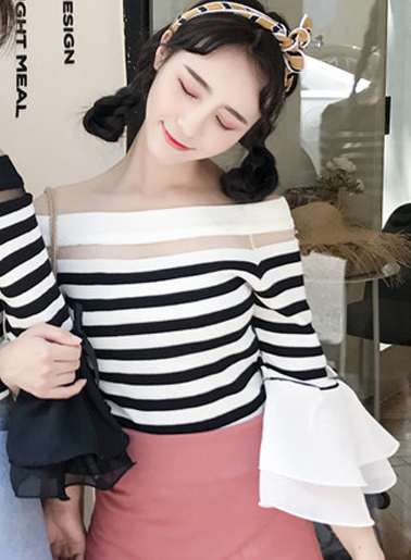 เสื้อแฟชั่นลายริ้วคอปาดแขนแต่งชีฟองระบายติดโบว์น่ารักสไตล์เกาหลี รหัส 1668-ขาวลายริ้ว