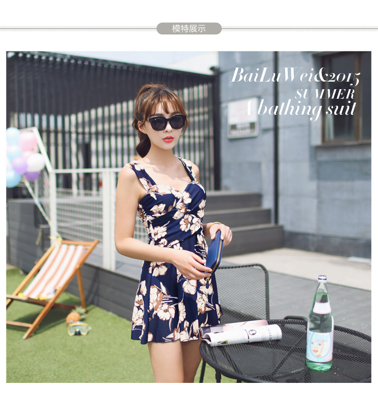 ชุดว่ายน้ำคนอ้วน 6xl สีน้ำเงินผ้าลายดอกไม้ รอบอก 42-48 เอว 36-42 สะโพก 42-50 นิ้ว ชุดยาว 33 นิ้วค่ะ สวย หรู สุดๆค่ะ