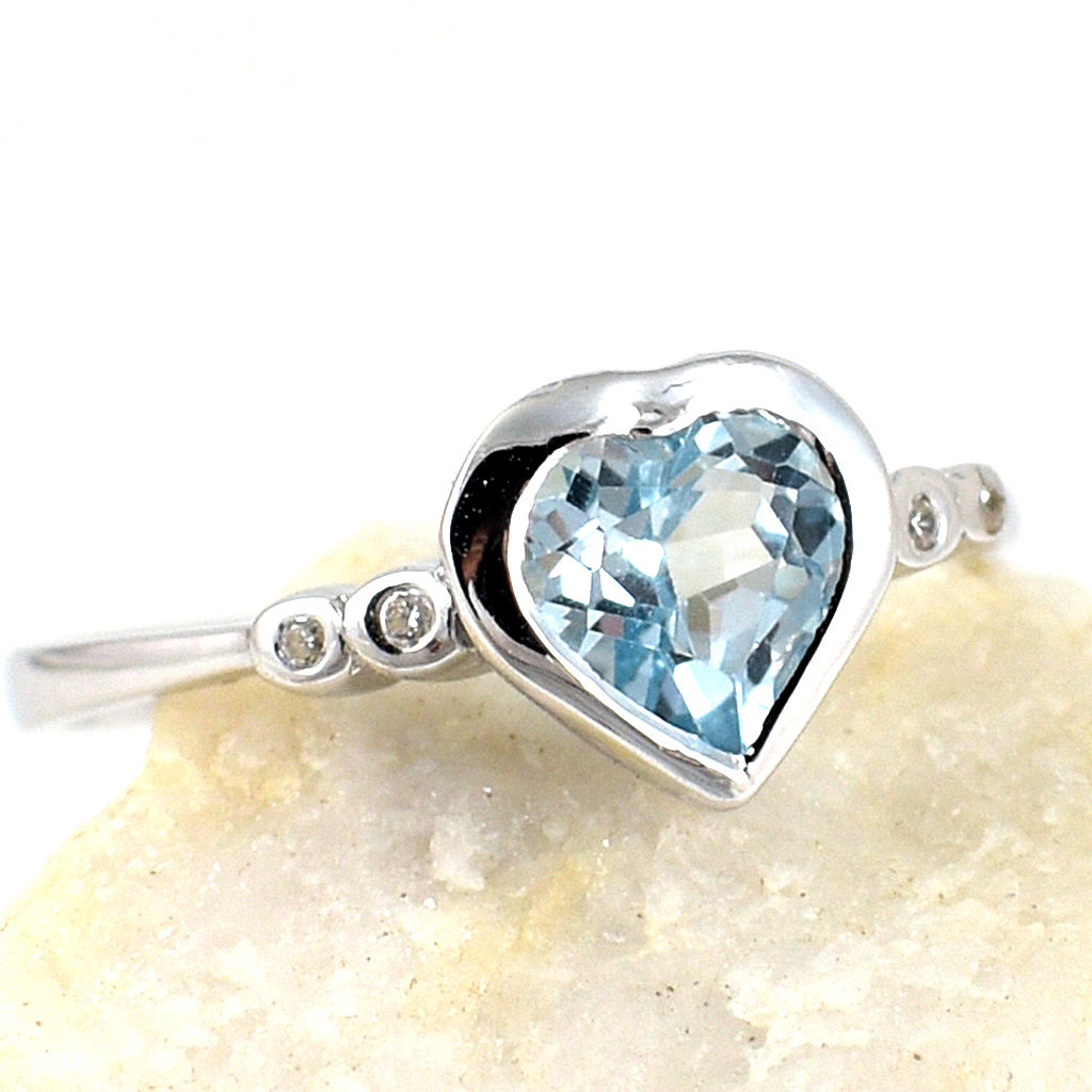 แหวนเงินแท้ราคาถูกชุบทองคำขาว สกายบลูโทปาซแท้ 1.20 กะรัต เพชรCZ 0.02 กะรัต งานประณีตสวยงาม สั่งผลิตค่ะ