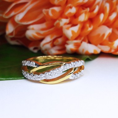 สั่งผลิตเพชรเบลเยี่ยมคัท แหวนแต่งงาน แหวนหมั้น ใส่เที่ยว ออกงาน แหวนทองคำ 18K เพชรแท้ 0.38 กะรัต 4.67 กรัม น้ำ 99 ราคาถูกมาก มีใบรับประกันค่ะ
