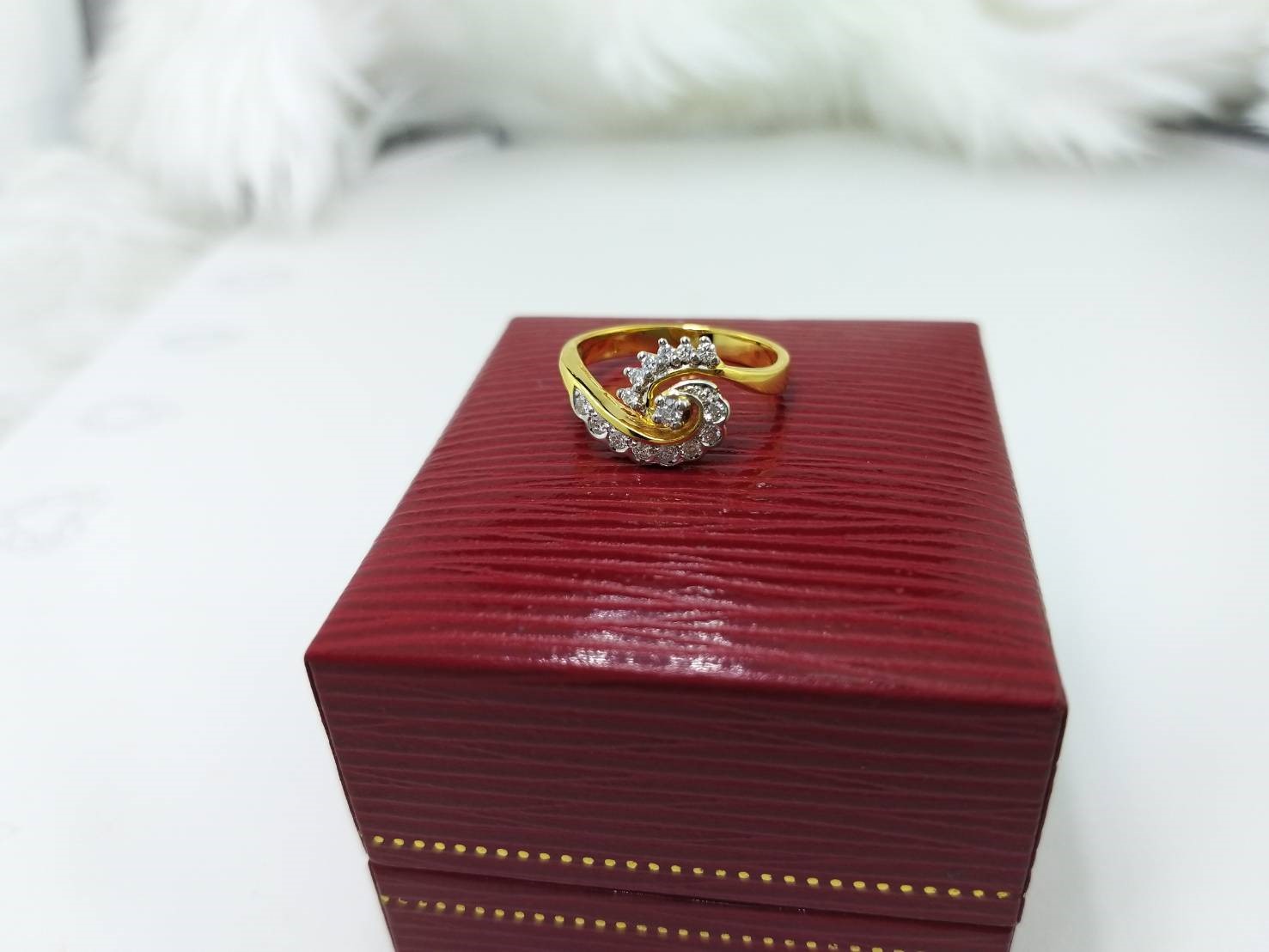 สั่งผลิตเพชรเบลเยี่ยมคัท แหวนแต่งงาน แหวนหมั้น ใส่เที่ยว ออกงาน แหวนทองคำ 18K เพชรแท้ 0.23 กะรัต 3.54 กรัม น้ำ 99 ราคาถูกมาก มีใบรับประกันค่ะ